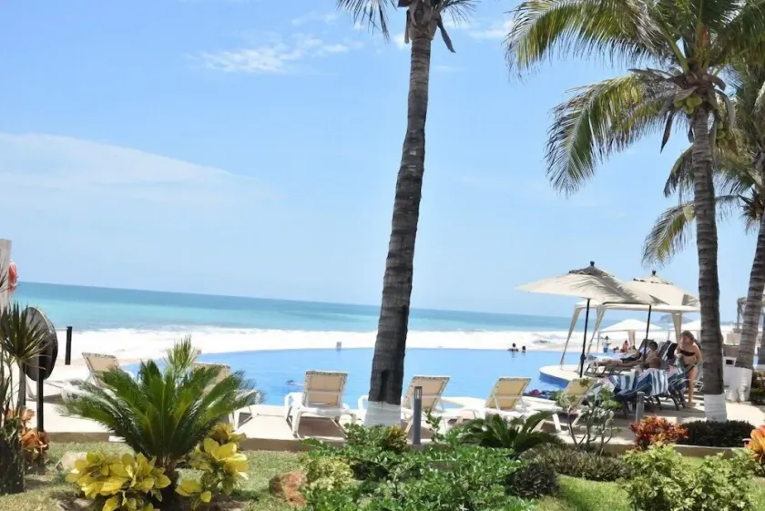 Private 1BR Condo with Spectacular Ocean Views - Image 1