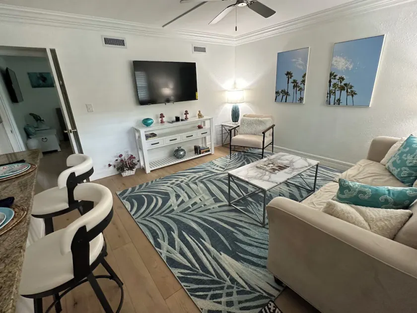 Castleton Gardens i Napoli centrum! POOL, BBQ, HOT-TUB Smuk renoveret Apt! - Image 1
