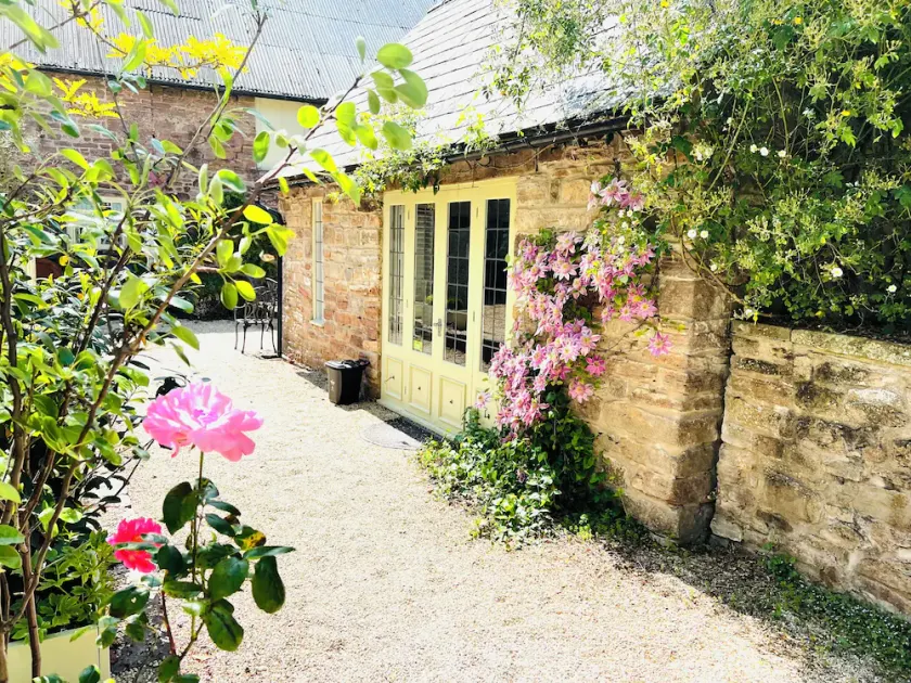 The Buttery Tan House Newland - Image 1