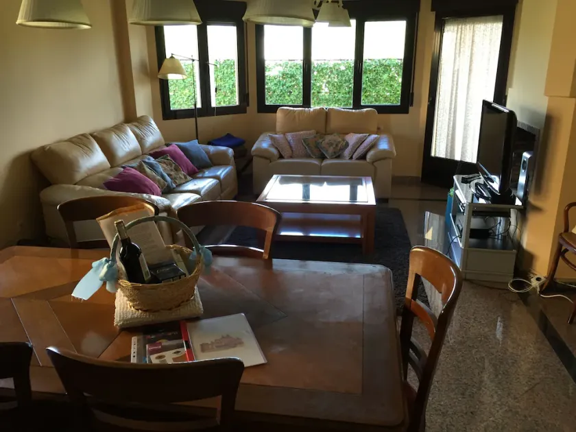Spacious house (full rental), large terrace with views of the mountains, swimming pool - Image 1