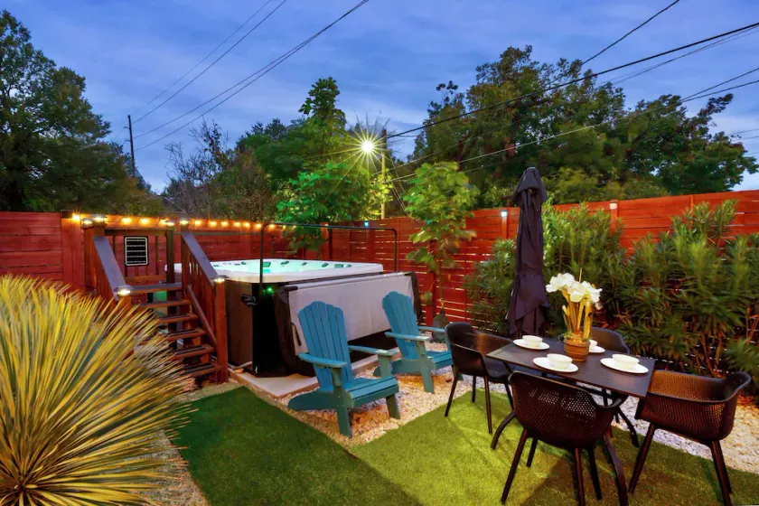 Hidden Downtown Gem- SwimSpa&FreeParking& Rooftop DT View; Walk2 Moody&UT&6th St - Image 1