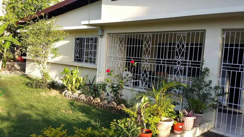 ****DOMINIQUE'S GETAWAY- JA.. safe*wifi*parking*experience the  REAL JAMAICA - Image 1