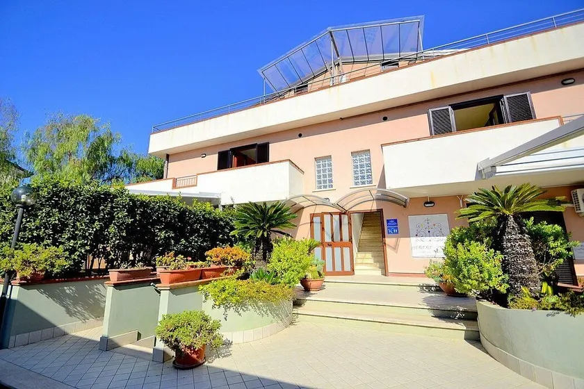 Casa Pesca D: A welcoming townhouse situated at a few steps from a sandy beach, with Free WI-FI. - Image 1