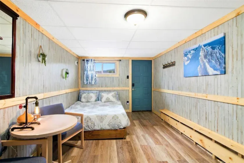 2 Dog Friendly Private Cozy Room in Leadville - Image 1