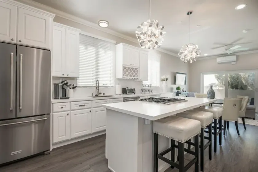 4046 Modern condo in Hillcrest Mission Hills - Image 1