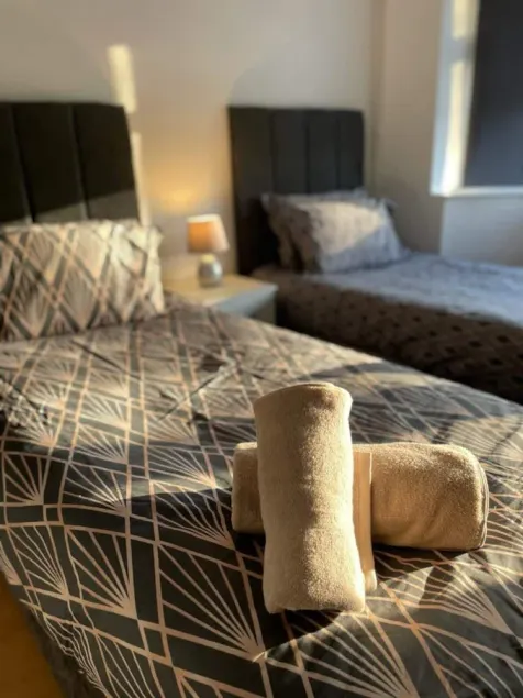 Tidy and Secure Contractor Housing *free parking* - Image 1