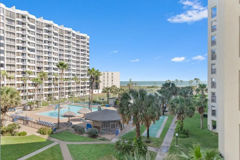 Designer Ocean View Condo · Saida IV · 6 Beds · Walk Everywhere - Image 1