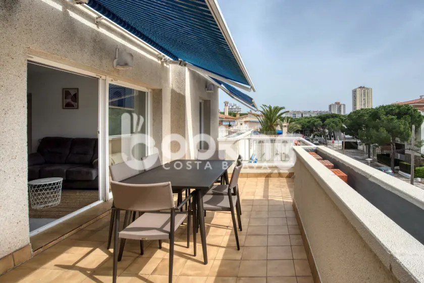 APPARTEMENT AVEC CLIMATISATION ET GRANDE TERRACE A 5 MINUTES DE LA MER - Image 1