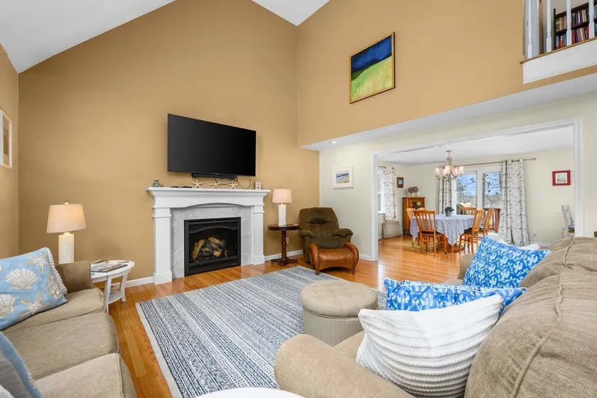 Dog-Friendly Cape Home with Propane Fire Tabletop - Image 1