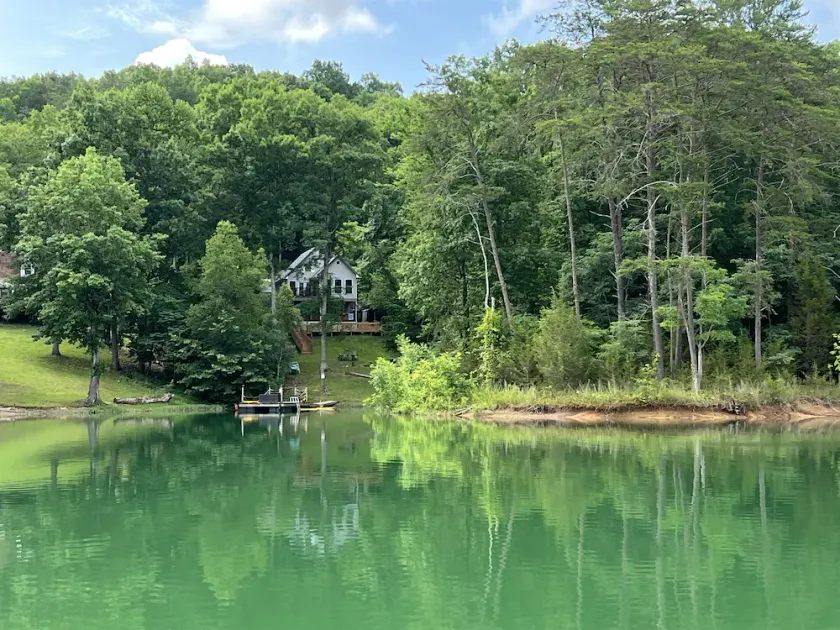 Quiet Cove on the Quiet Side of the Lake - Image 1