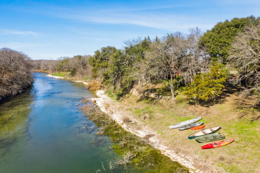 Lazy River Cottage on the Middle Bosque River - kayaks and boats available. - Image 1