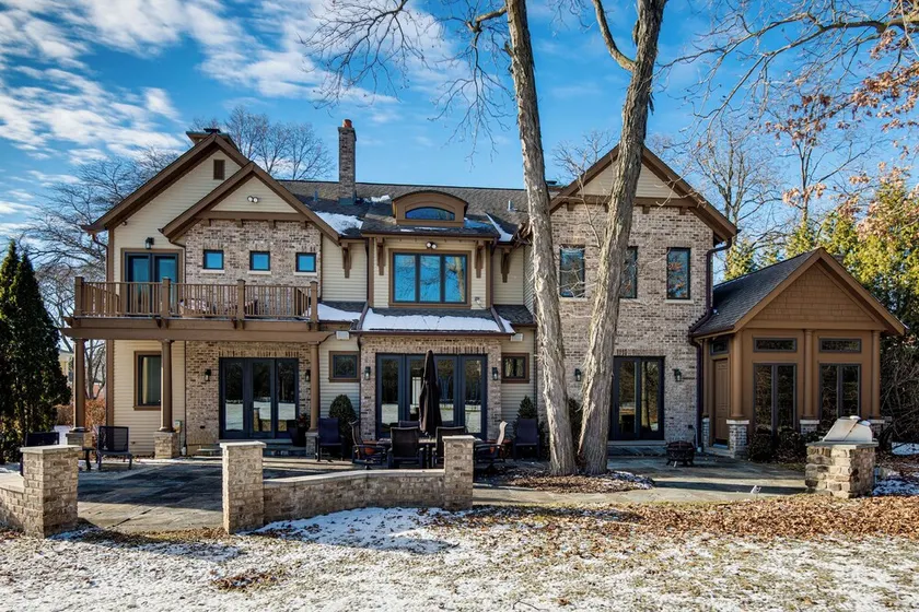 1 Mi to Metra: Estate w/ Theater, Game Room & More - Image 1