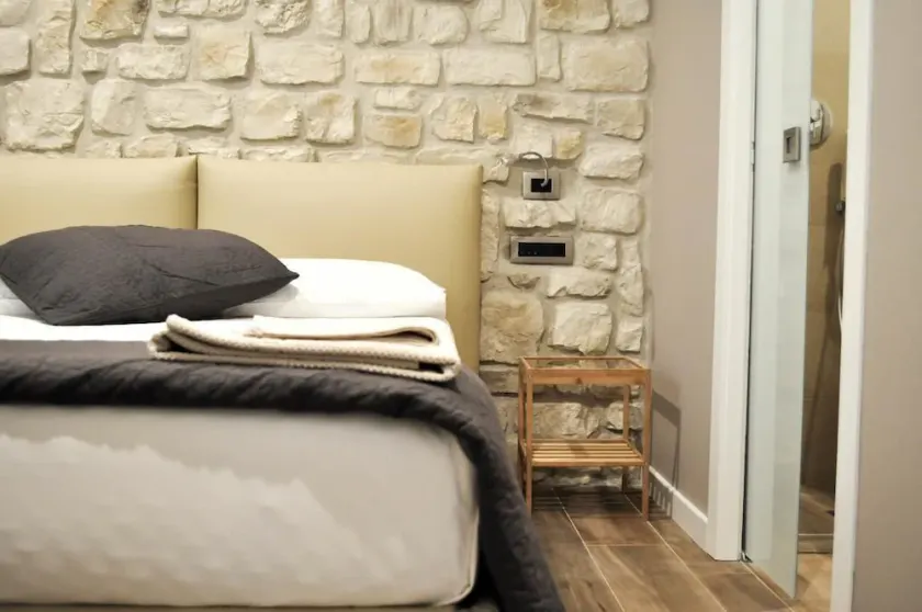 Olivia Rooms Eurialo - Image 1