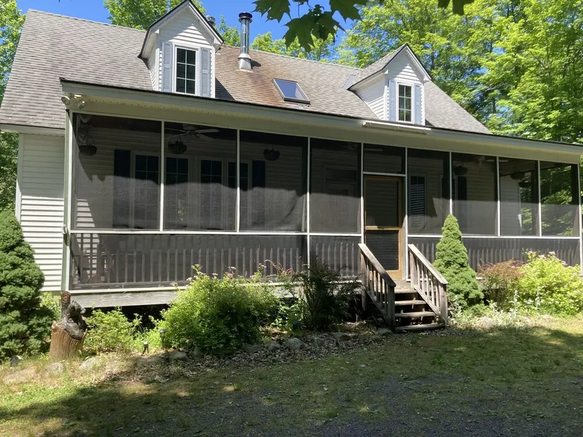 Beautiful, Spacious, Cozy Adirondack Hidden-Gem in Huletts Landing, Lake George! - Image 1