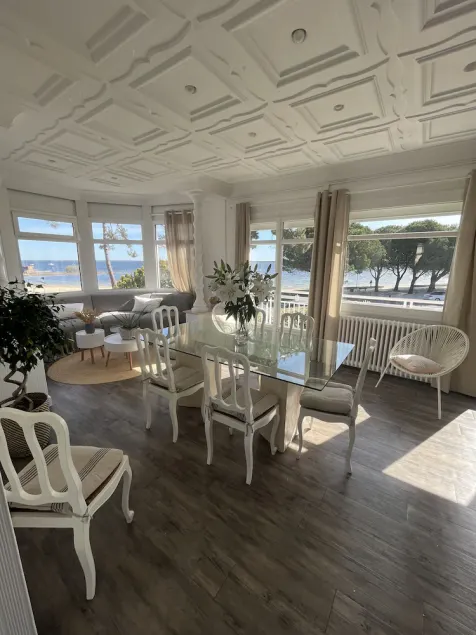 VILLA MARBOEUF  EMPLACEMENT IDYLLIQUE FACE A LA PLAGE - Image 1