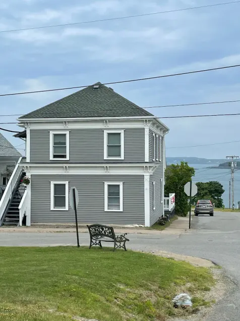 Coastal Gem historic Eastport Water Street walk to shops, restaurants, galleries - Image 1