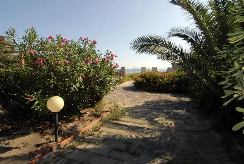 Villa med direkte adgang til stranden mellem Catania og Syracuse - Image 1