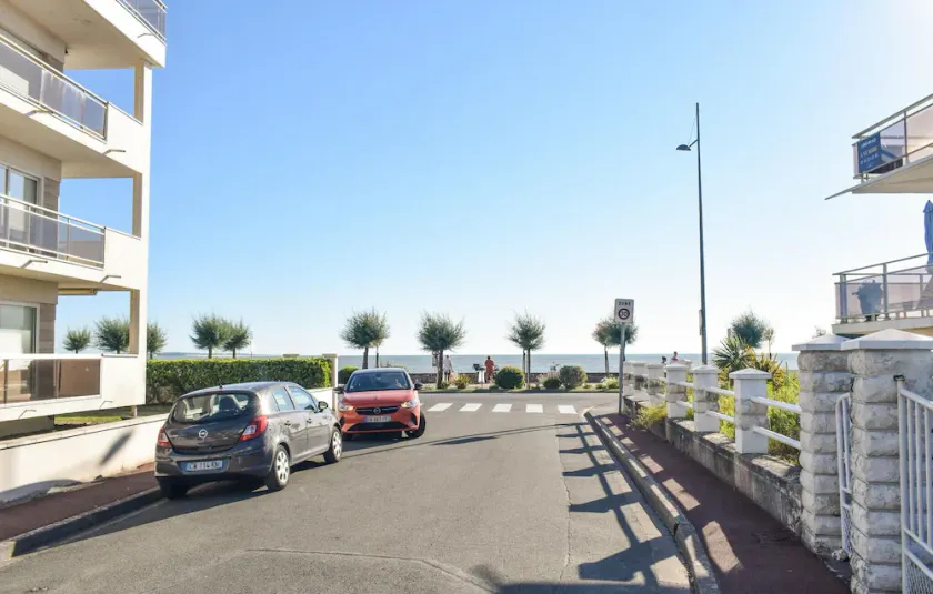 1 bedroom beach front apartment in Royan - Image 1