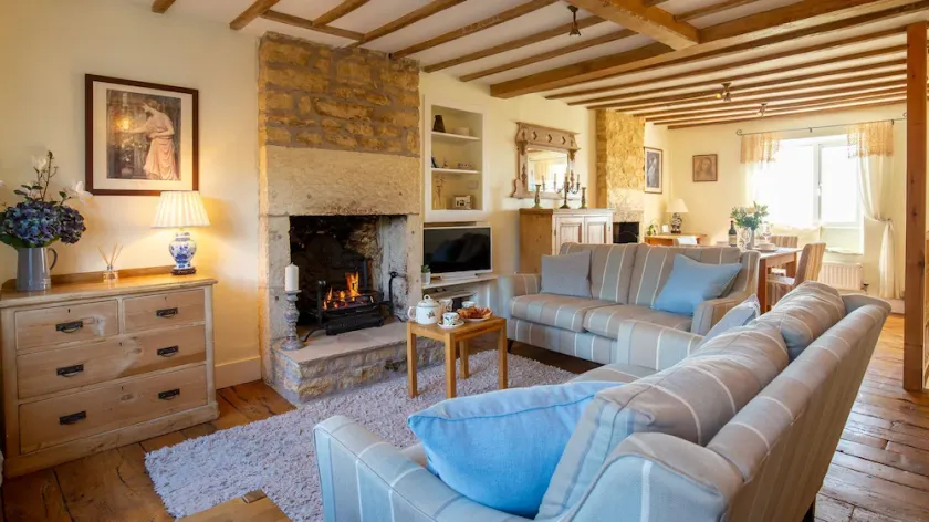 Swift Cottage, Blockley - sleeps 4 guests in 2 bedrooms - Image 1