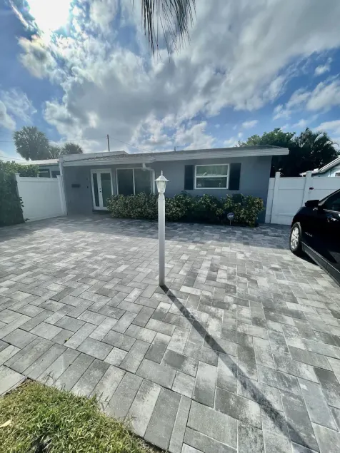 North Palm Beach Getaway House, Close To Beaches!☀️ - Image 1