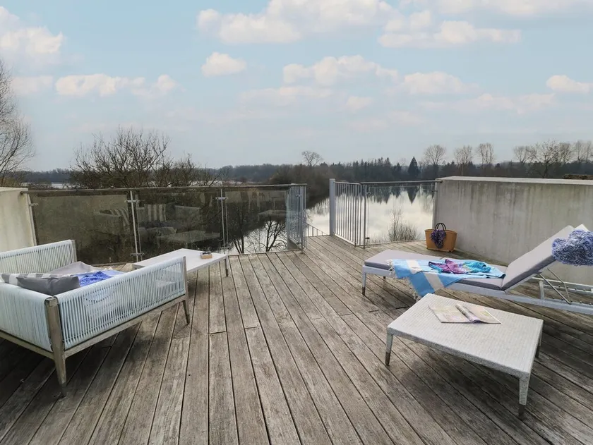 THE SKYDECK (HM50), pet friendly, with pool in Cotswold Water Park - Image 1