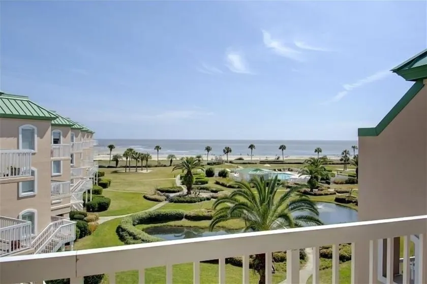 St Simons Grand 4-bedroom top floor - Image 1