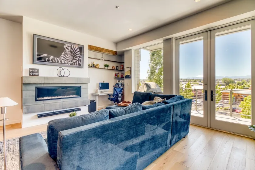 Luxury 2BR Condo in Bend’s Old Mill District - Image 1