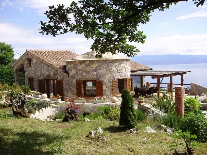Villa Tramontana - Stone villa with pool & sea views just a few minutes' drive from the beach - Image 1