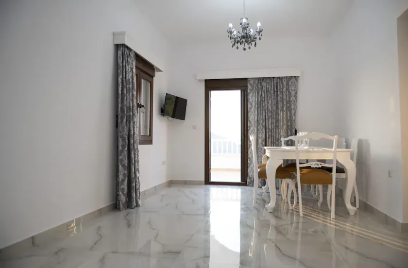 Pikos Luxury Apartment 2nd Floor - Image 1