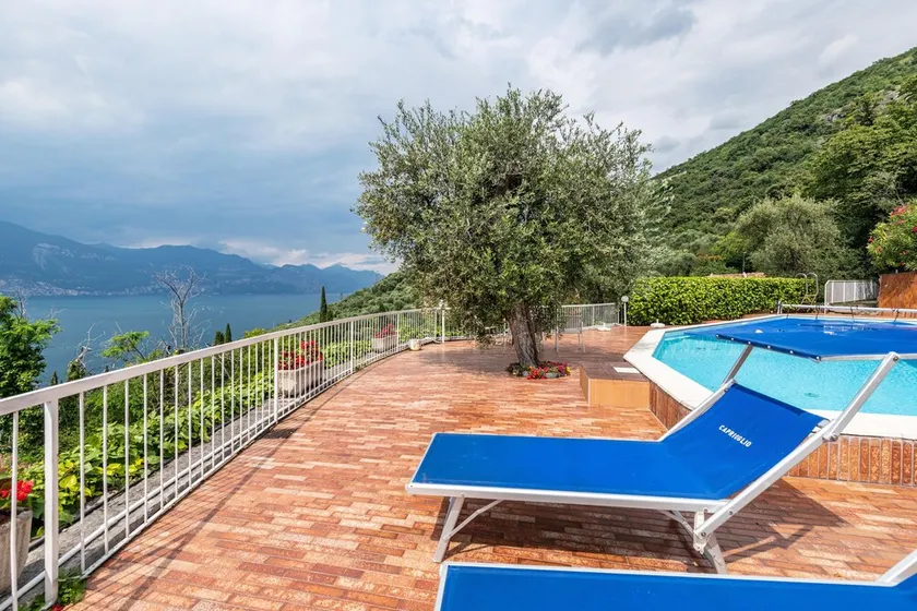 Apartamento 'Villa Verde' con vistas al lago, piscina compartida y aire acondicionado - Image 1
