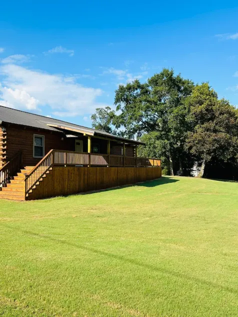 Spacious Log Cabin at Lake Guntersville - Image 1
