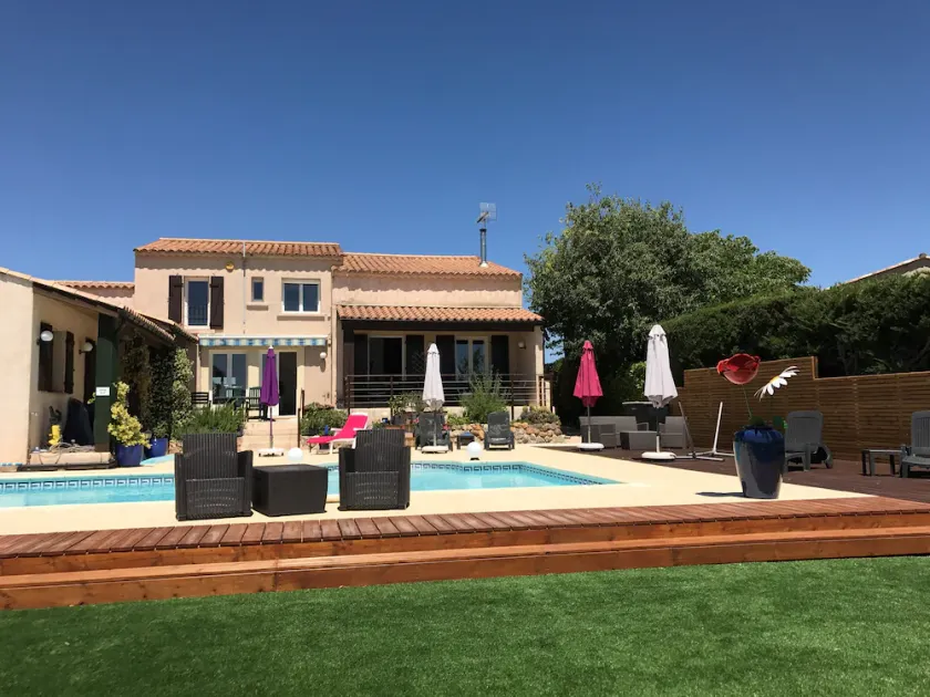 Villa con gran piscina y vistas impresionantes en el pintoresco pueblo de Margon - Image 1