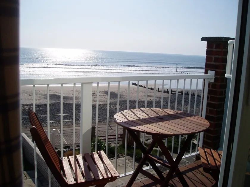 Beach house with spectacular sea views, direct access to beach, glorious sunsets - Image 1