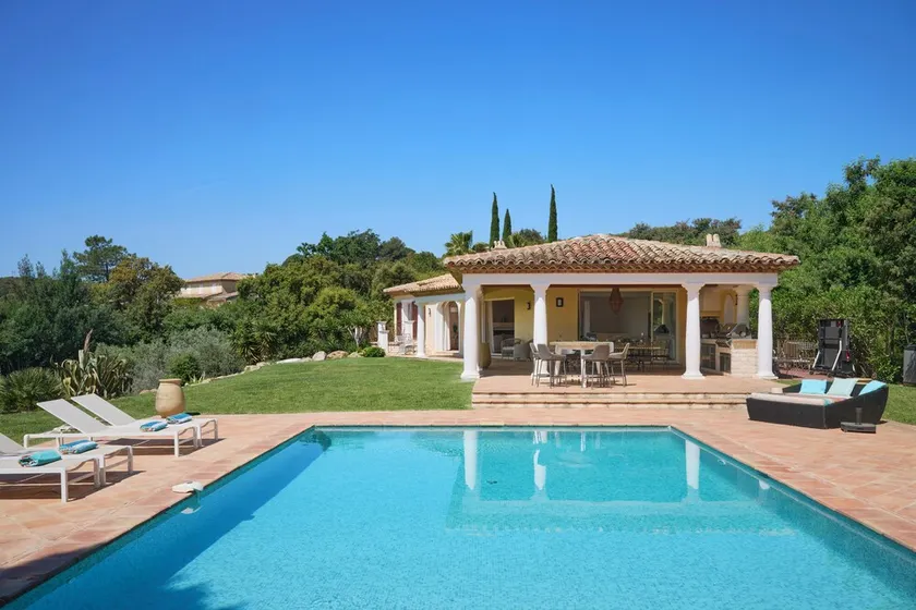 Divine Grimaud Villa with Spectacular Views & Private Pool - Image 1