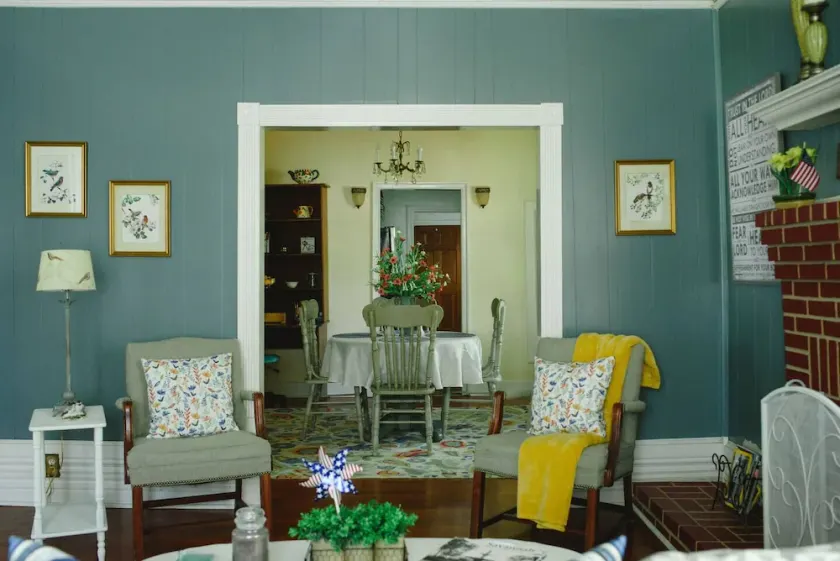 The Original Crafter's Cottage Convenient to Savannah - Image 1