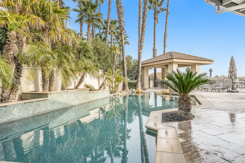 Luxury Waterfront Family Retreat – Pool, 1-Min to Fast Water - Image 1