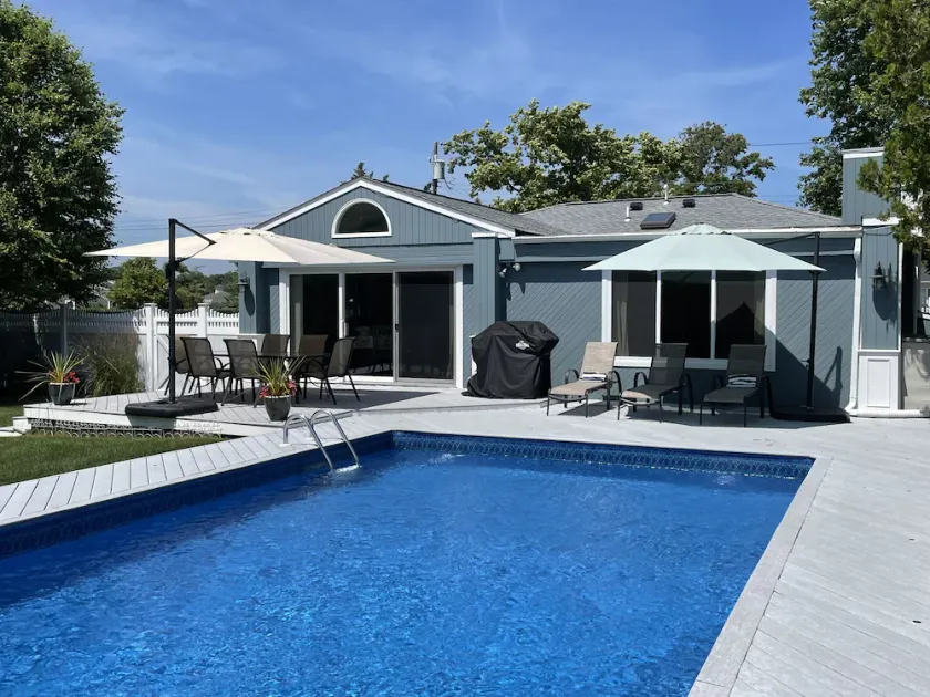 SOMMER 2018!  Helle zeitgenössische W / Private Pool Schritte von Moriches Bay - Image 1