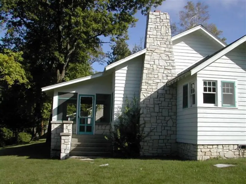 Roomy Two Bedroom House Near Egg Harbor Marina - Image 1