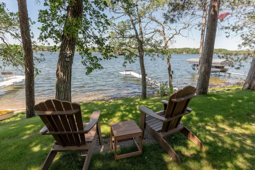 LAKEFRONT Cabin*Sandy swim beach*Crystal clear water - Image 1