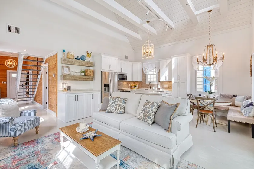 WANDERLUST ~ Stunning 3 Bed, 3 Bath Retreat in Peaceful Neighborhood w/ Pool! - Image 1