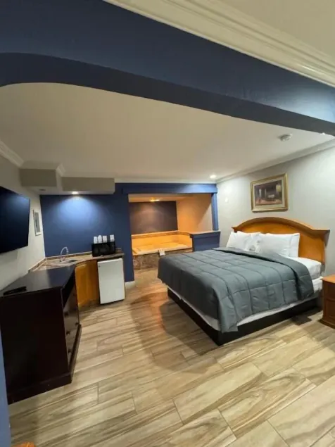 Sunset Inn & Suites - Image 1