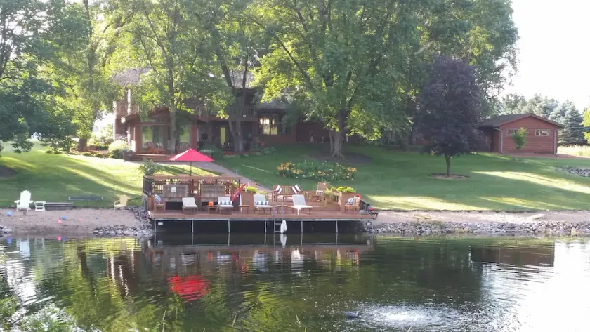 Pvt 35 acre lakefront tilbagetog: LDG sover 16 - hot tub tennis ct stier og mere - Image 1