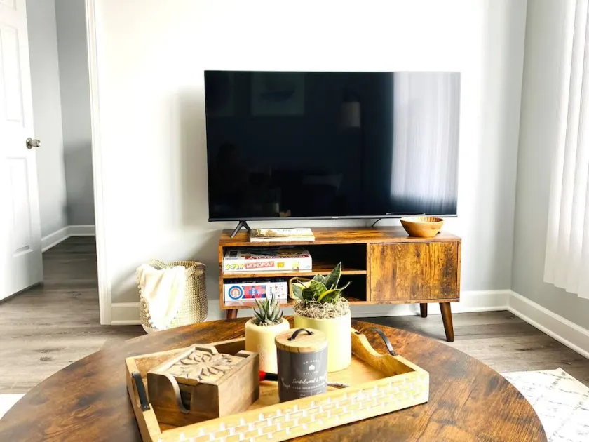 Lovely 3-bedroom Condo With Free Parking King Bed - Image 1