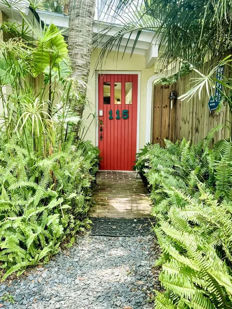 Folly Boho Bungalow - Steps to Dining, Shopping, 3 Minute Walk to the Beach - Image 1