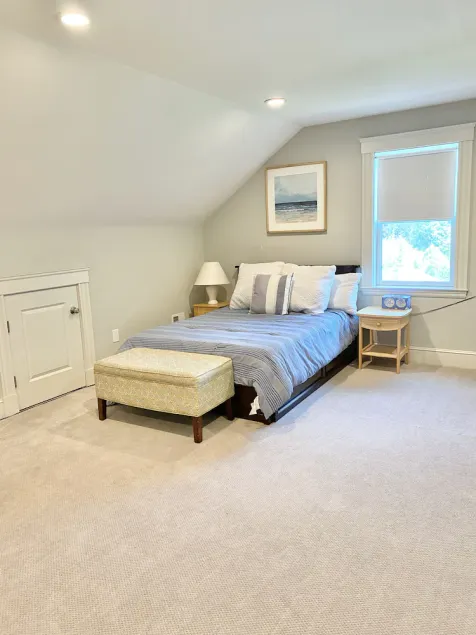Spacious private 3rd floor studio suite with private ensuite bathroom - Image 1