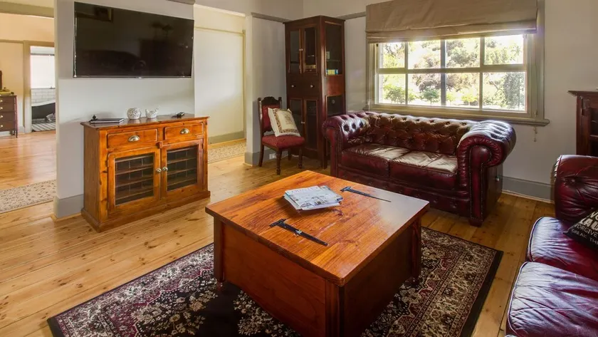 Cosy Crossfield Cottage Bed & Breakfast - Image 1