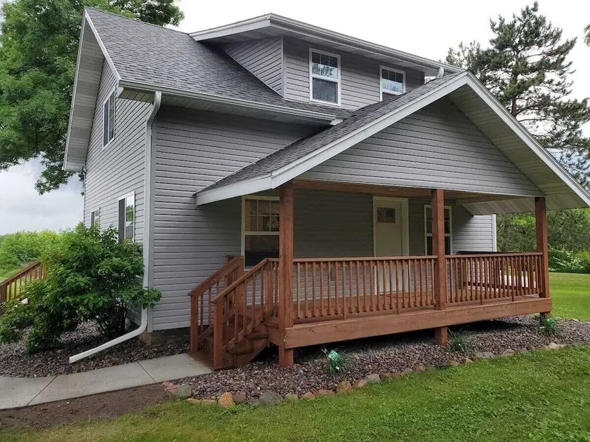 Cozy country charm with a convenient location - Image 1