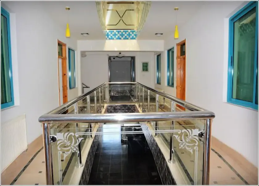 Komelion Hotel - Image 1