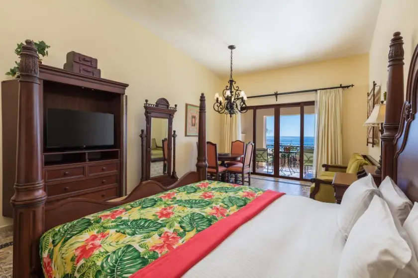 Captivating Studio with Tennis Court Ideal for Weekend Getaway - Image 1