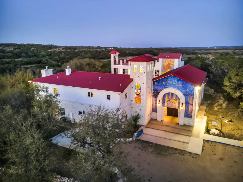 A perfect destination for lovers of excellence and fine art - Image 1
